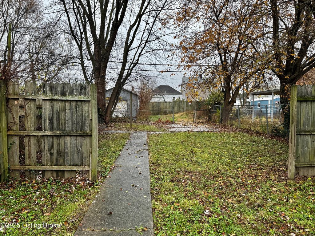 Photo of 2722 Slevin St, Louisville, KY 40212 (MLS # 1704733)