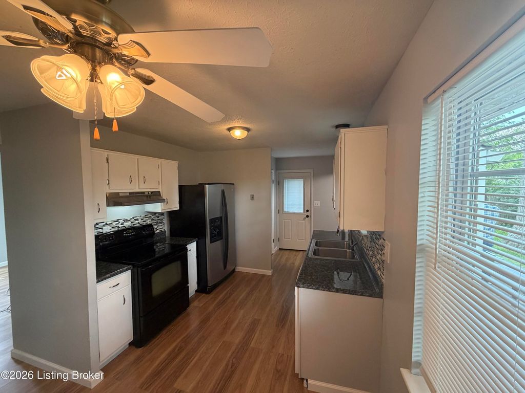 Photo of 4021 Tally Ho Ct, Louisville, KY 40299 (MLS # 1716237)