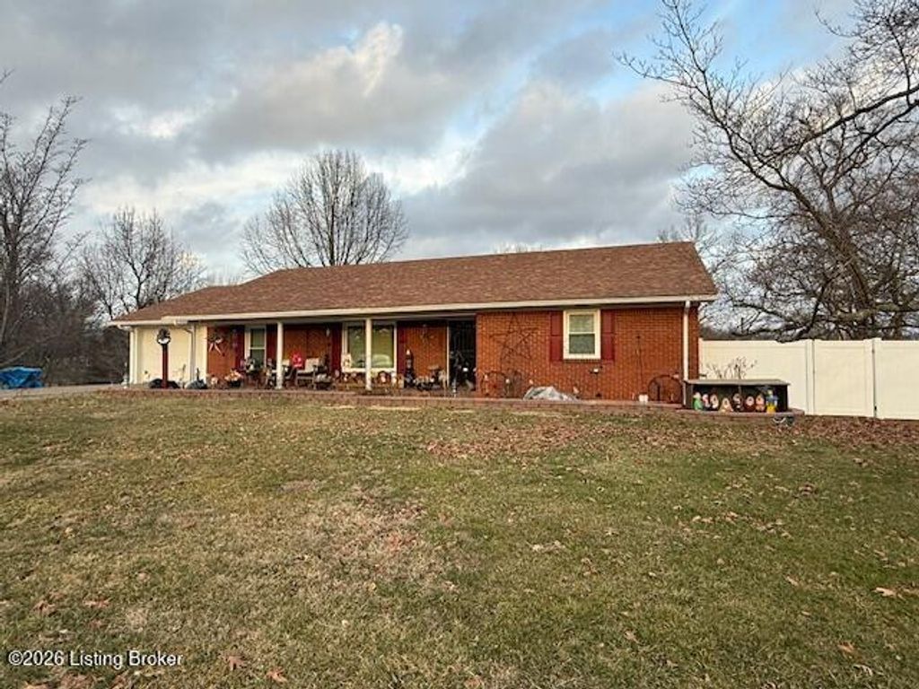 Photo of 208 Lakewood Dr, Elizabethtown, KY 42701 (MLS # 1710392)