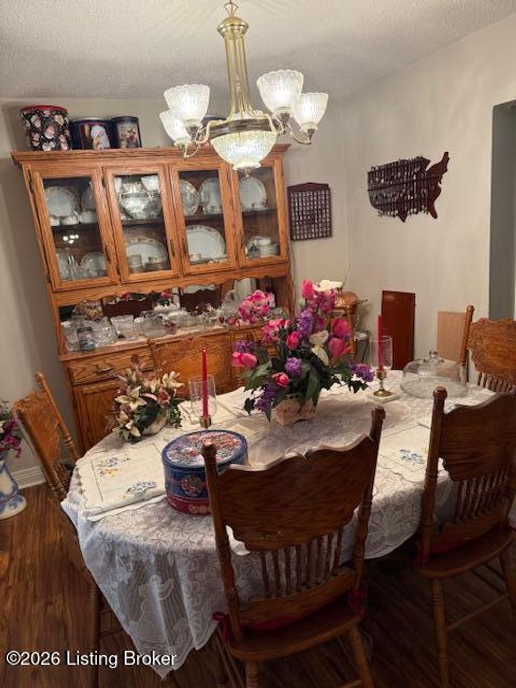 Photo of 208 Lakewood Dr, Elizabethtown, KY 42701 (MLS # 1710392)