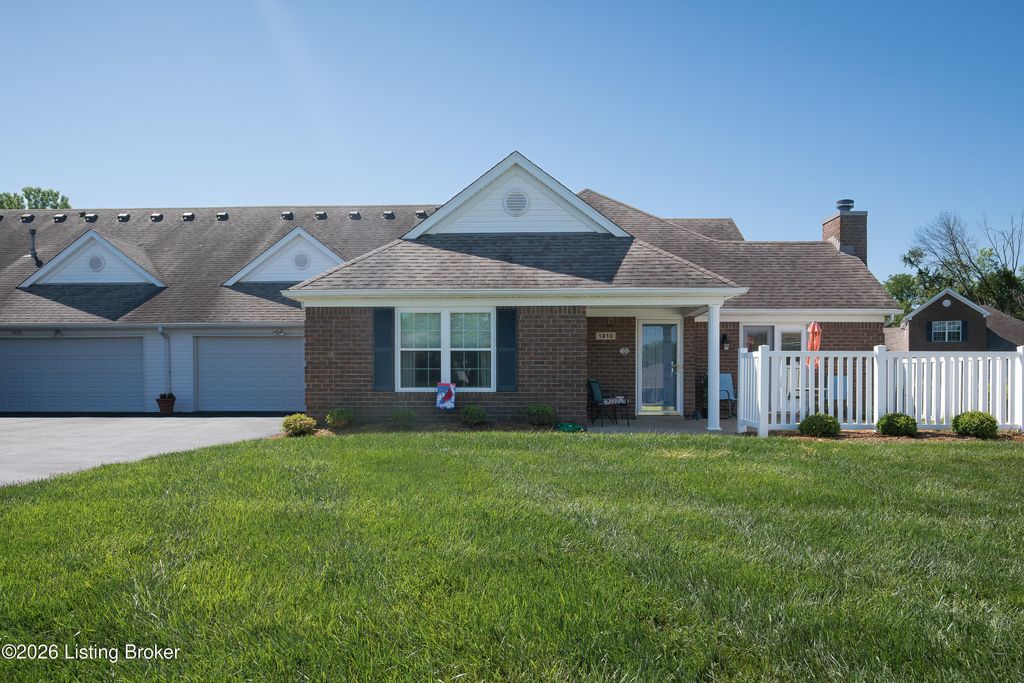 Photo of 1410 Eagle Run Dr, Lyndon, KY 40222 (MLS # 1716250)