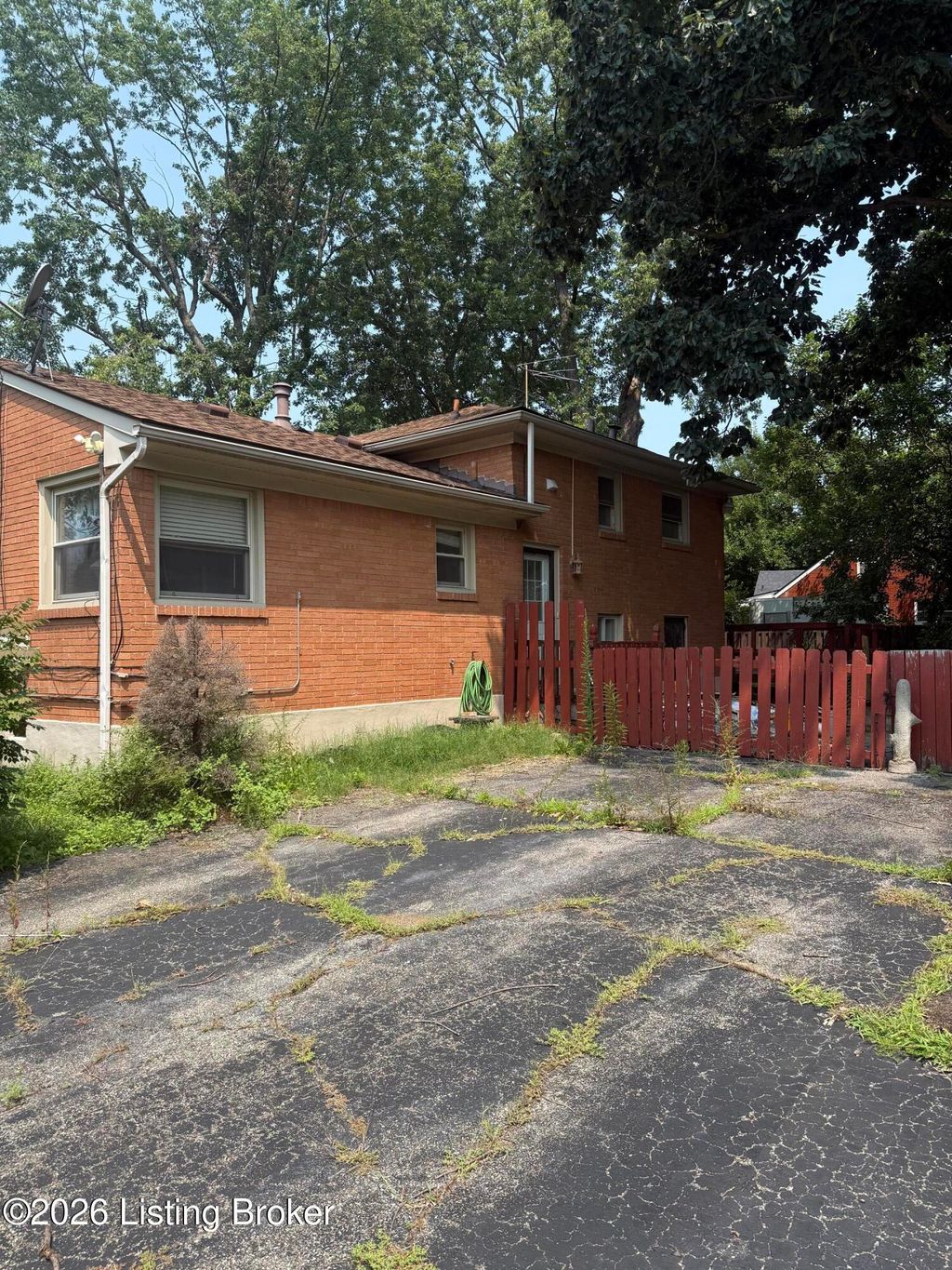 Photo of 5629 Carolyn Way, Louisville, KY 40219 (MLS # 1724572)