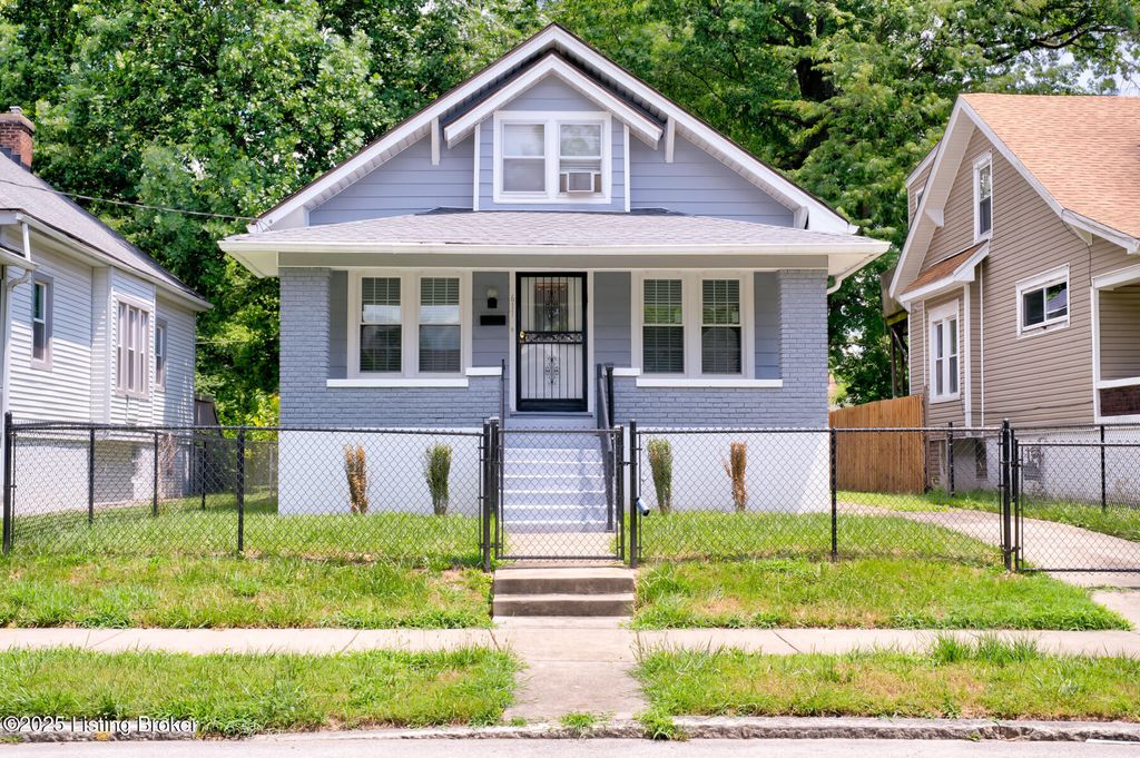 Photo of 611 Cecil Ave, Louisville, KY 40211 (MLS # 1712607)