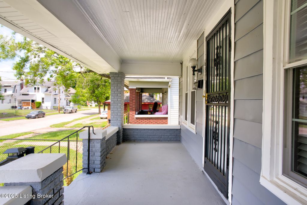 Photo of 611 Cecil Ave, Louisville, KY 40211 (MLS # 1712607)