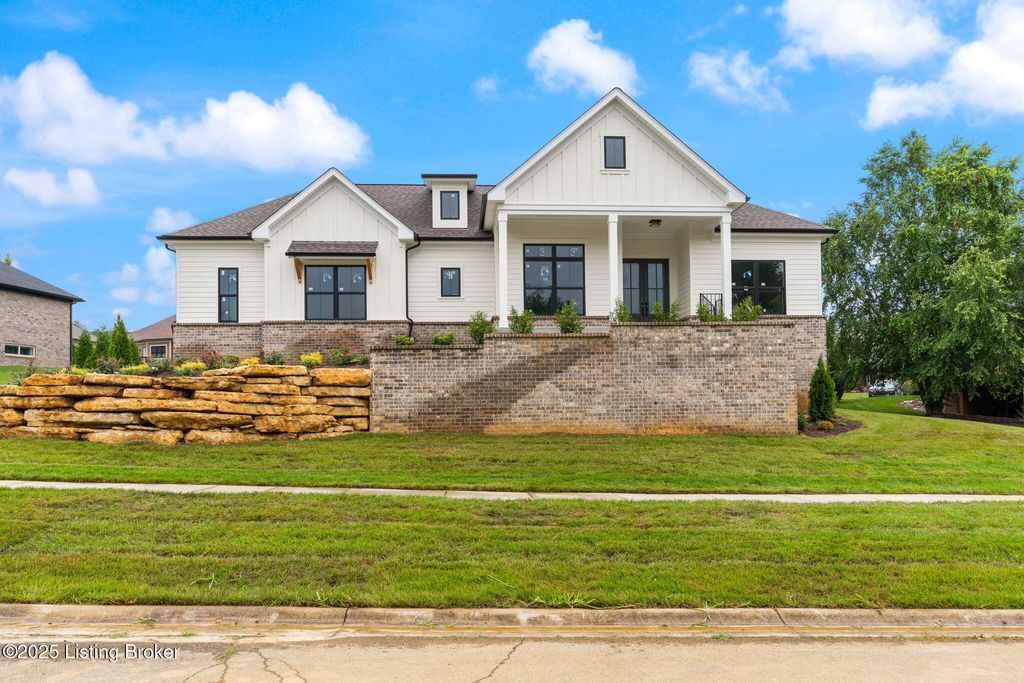 Photo of 3015 Heather Green Blvd, La Grange, KY 40031 (MLS # 1704876)