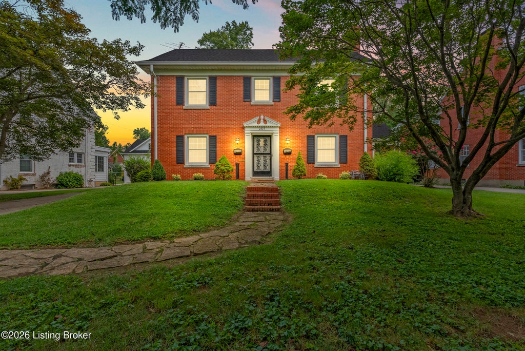 Photo of 2323 Broadmeade Rd, Seneca Gardens, KY 40205 (MLS # 1726409)