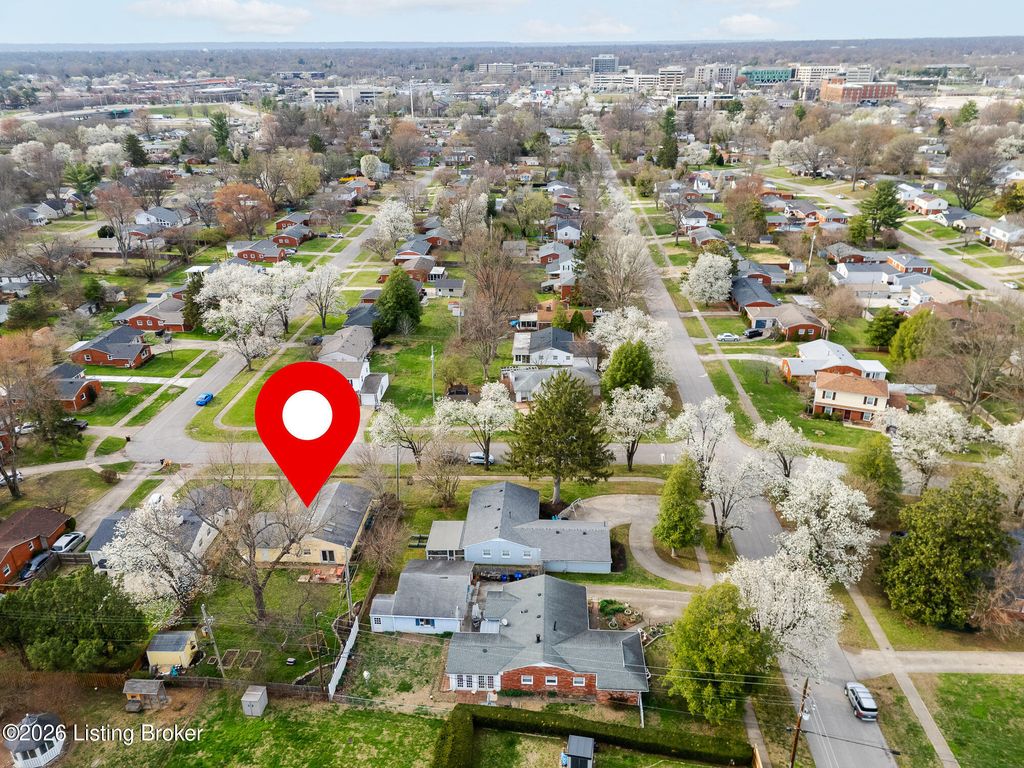 Photo of 2834 Rockhaven Ave, Louisville, KY 40220 (MLS # 1711638)