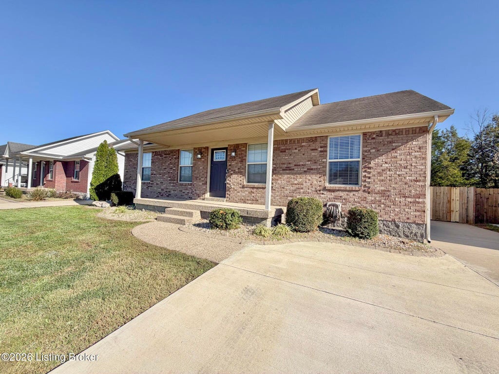 Photo of 410 Madison Rae Blvd, Shepherdsville, KY 40165 (MLS # 1732667)