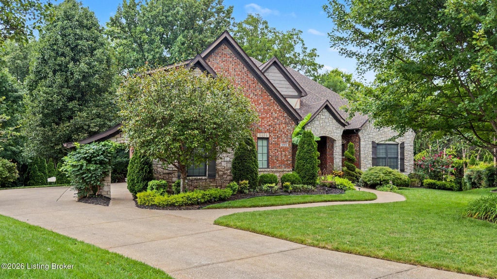 Photo of 10912 Rock Valley Ct, Louisville, KY 40241 (MLS # 1726388)