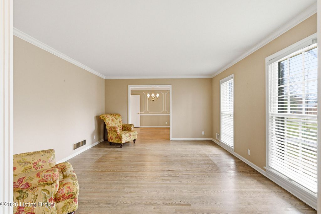 Photo of 412 Lochinvar Pl, Douglass Hills, KY 40243 (MLS # 1710739)