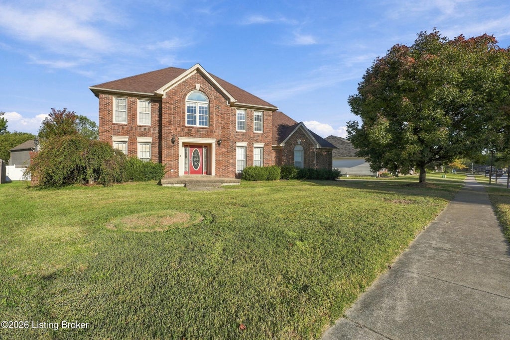 Photo of 10500 Waycross Ave, Louisville, KY 40229 (MLS # 1731200)