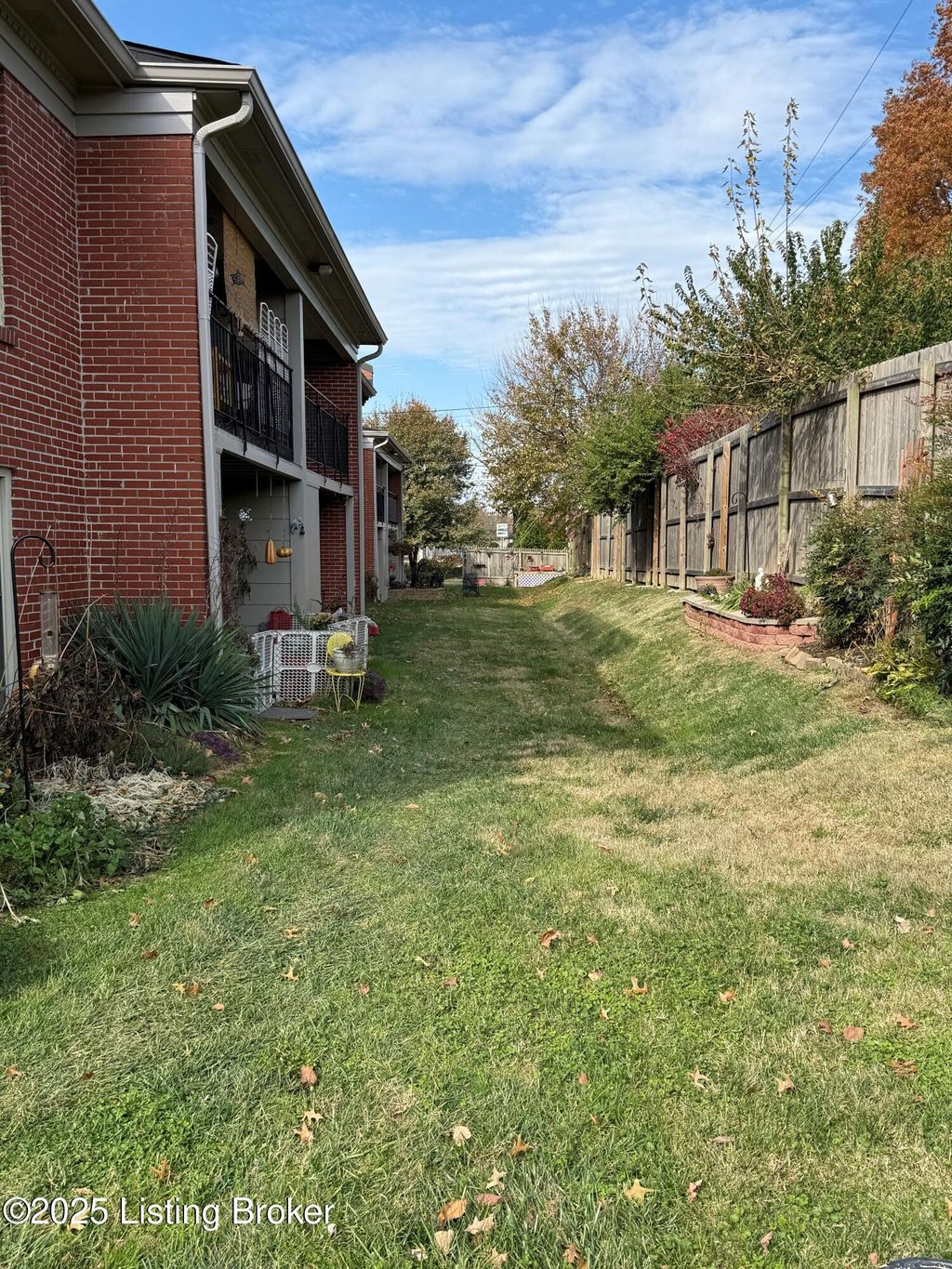 Photo of 3 Dupont Way, Louisville, KY 40207 (MLS # 1703990)