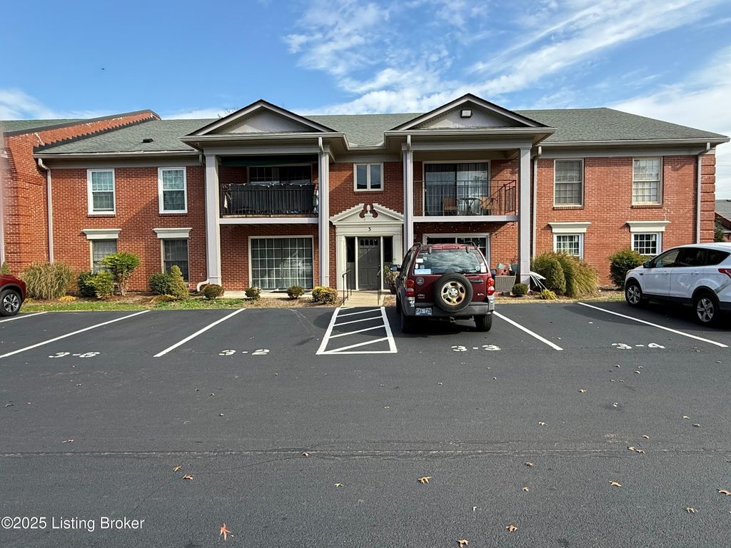 Photo of 3 Dupont Way, Louisville, KY 40207 (MLS # 1703990)