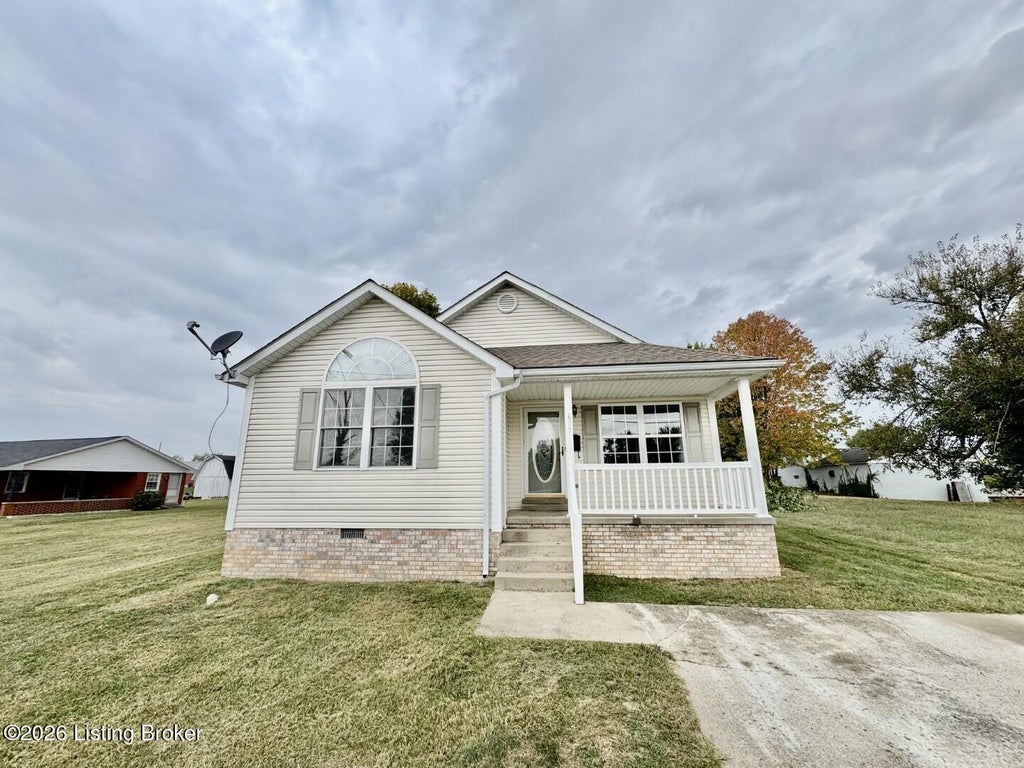 Photo of 607 Claybrooke Ave, Springfield, KY 40069 (MLS # 1732485)