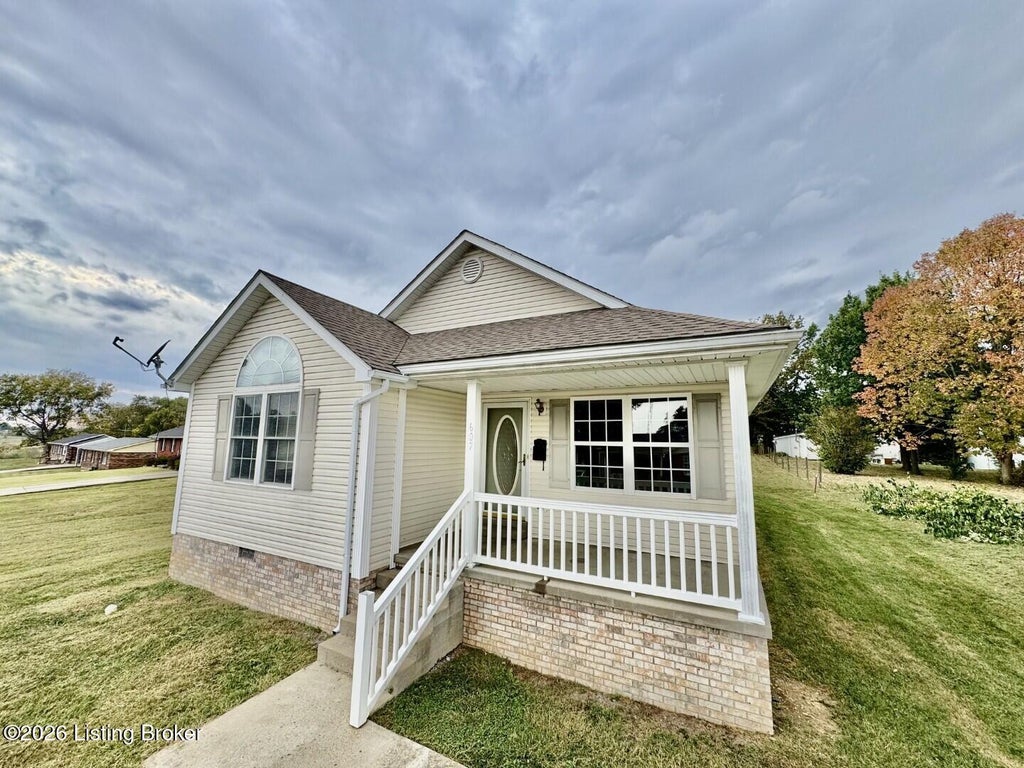 Photo of 607 Claybrooke Ave, Springfield, KY 40069 (MLS # 1732485)