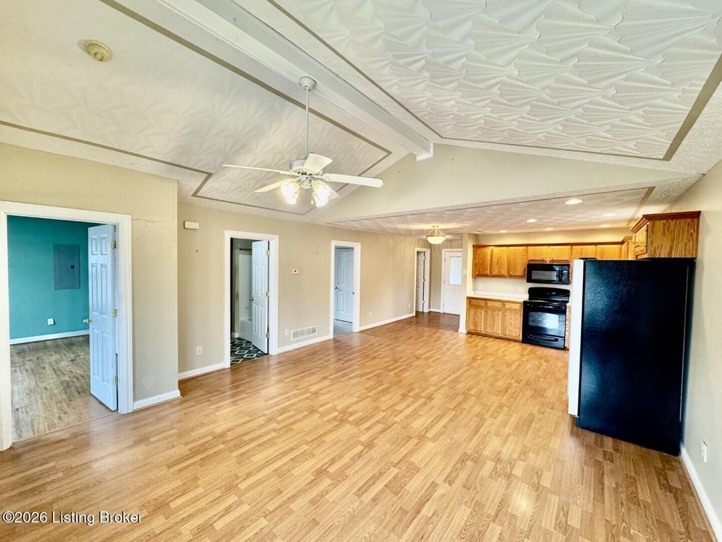 Photo of 607 Claybrooke Ave, Springfield, KY 40069 (MLS # 1732485)