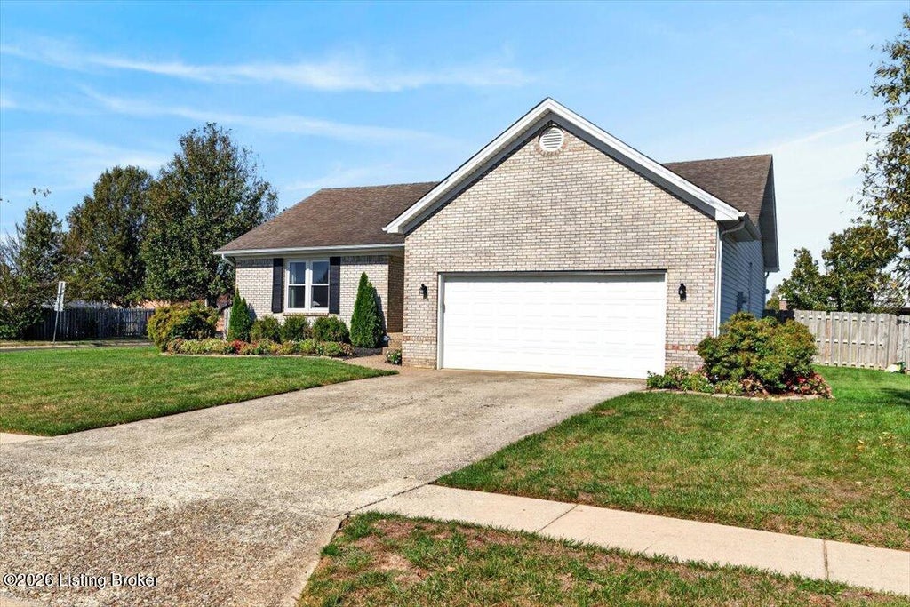 Photo of 12 Northcountry Dr, Shelbyville, KY 40065 (MLS # 1732738)