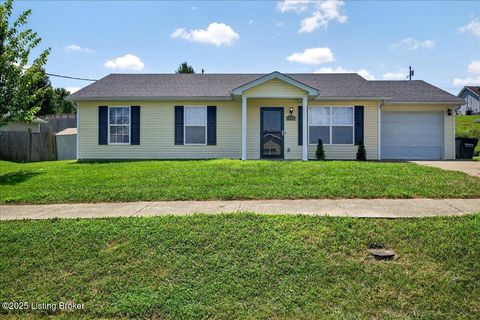 Photo of 108 Derbyshire Ct, Radcliff, KY 40160 (MLS # 1708350)
