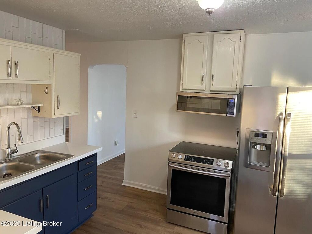 Photo of 13206 Ashlawn Dr, Louisville, KY 40272 (MLS # 1701616)
