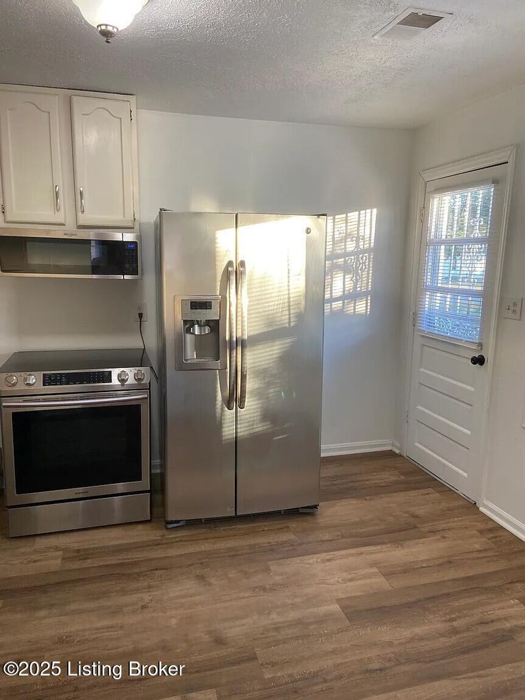 Photo of 13206 Ashlawn Dr, Louisville, KY 40272 (MLS # 1701616)
