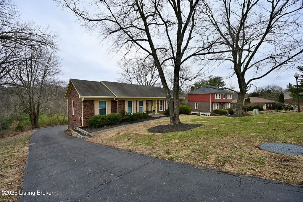 Photo of 4506 Deepwood Dr, Louisville, KY 40241 (MLS # 1705888)