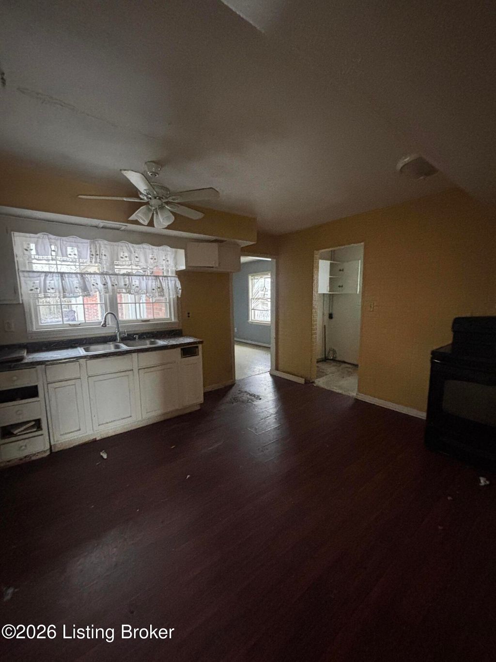 Photo of 112 Daryl Ct, Louisville, KY 40214 (MLS # 1707730)