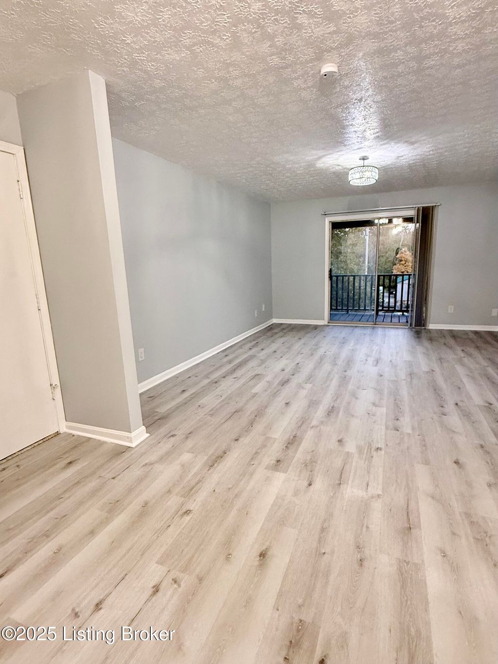 Photo of 3504 Lodge Ln #APT 330, Louisville, KY 40218 (MLS # 1715683)