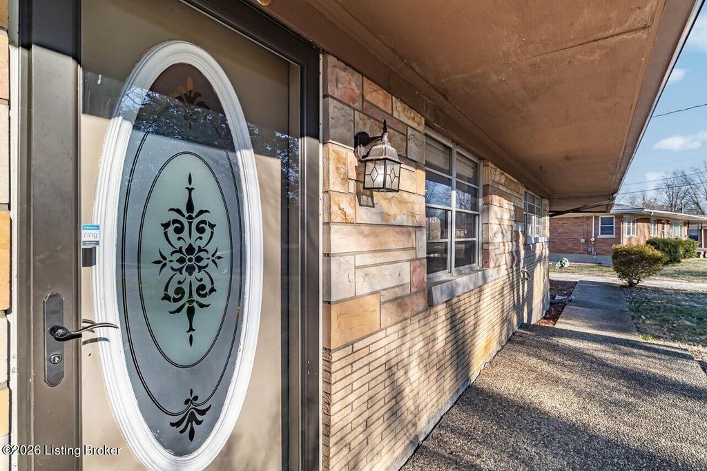 Photo of 5739 Dorinda Dr, Louisville, KY 40258 (MLS # 1707140)