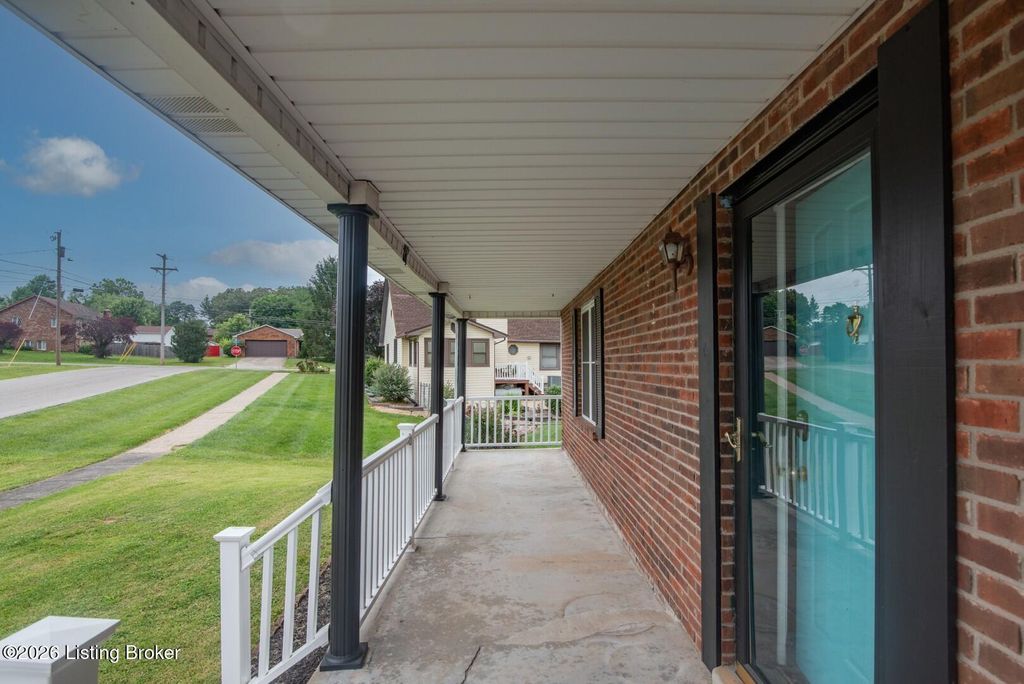 Photo of 102 Kristen Ct, Radcliff, KY 40160 (MLS # 1724189)