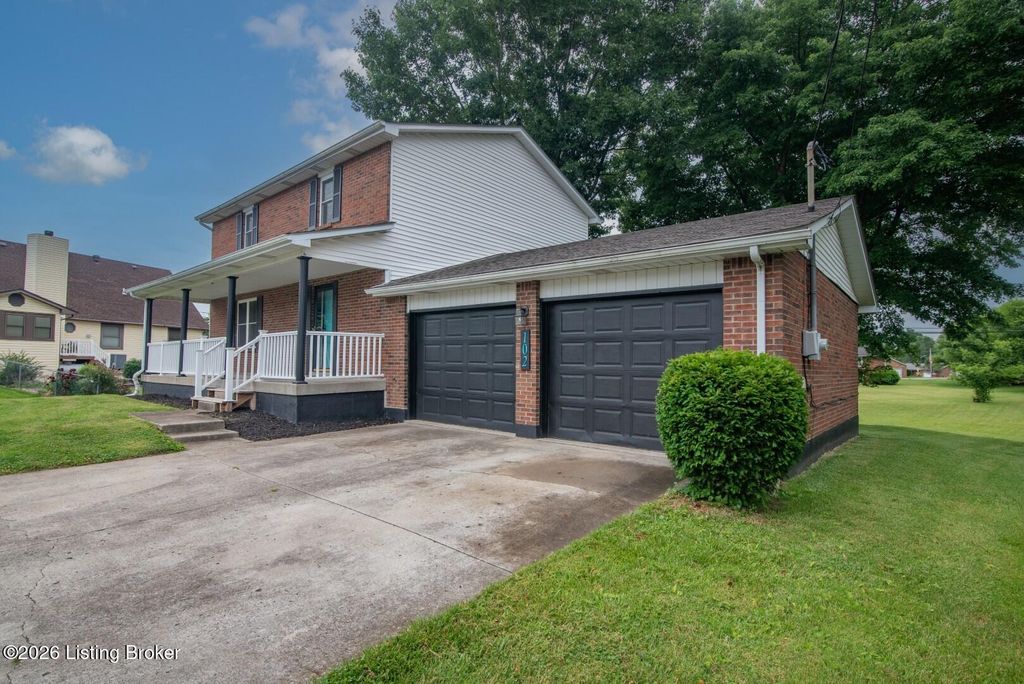 Photo of 102 Kristen Ct, Radcliff, KY 40160 (MLS # 1724189)