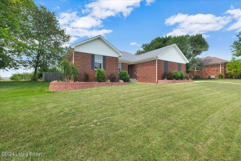 Tiny photo for 2014 Cherrywood Dr, La Grange, KY 40031 (MLS # 1729701)