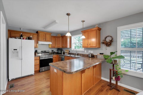 Tiny photo for 2014 Cherrywood Dr, La Grange, KY 40031 (MLS # 1729701)