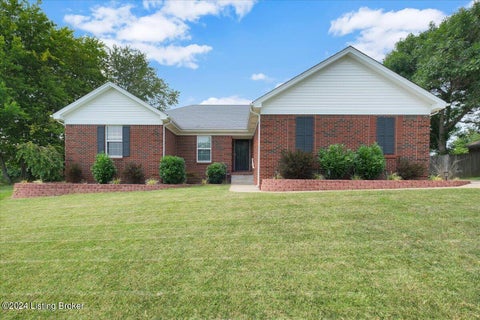 Photo of 2014 Cherrywood Dr, La Grange, KY 40031 (MLS # 1729701)