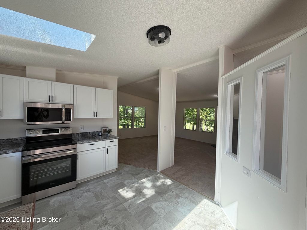 Photo of 238 Soldier Ct, Vine Grove, KY 40175 (MLS # 1717075)