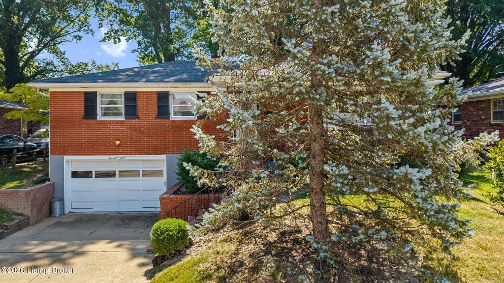 Photo of 1430 Hobart Dr, Louisville, KY 40216 (MLS # 1728719)