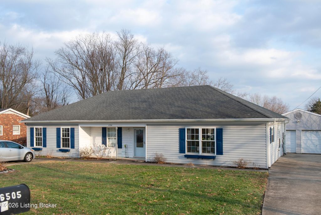 Photo of 6504 Missionary Ridge Dr, Pewee Valley, KY 40056 (MLS # 1706439)