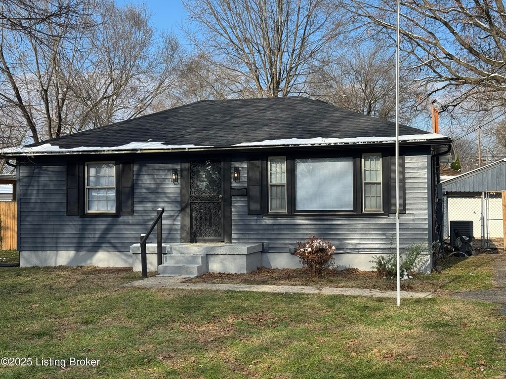 Photo of 2709 Pioneer Rd, Louisville, KY 40216 (MLS # 1704908)