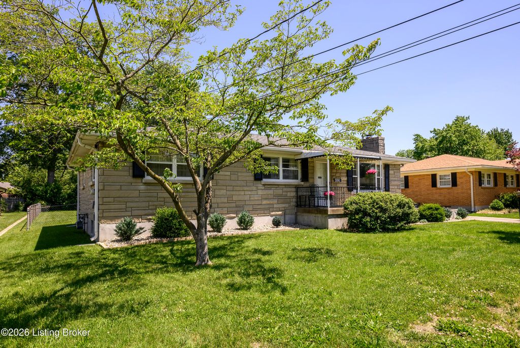 Photo of 4929 Swaps Ln, Louisville, KY 40216 (MLS # 1717619)