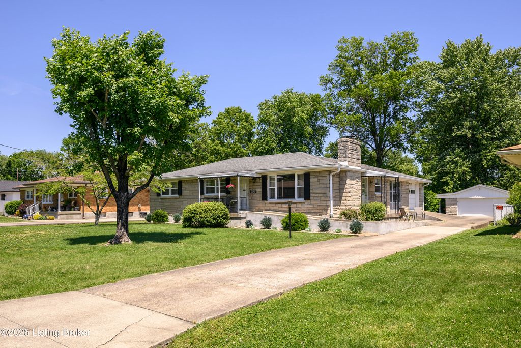 Photo of 4929 Swaps Ln, Louisville, KY 40216 (MLS # 1717619)