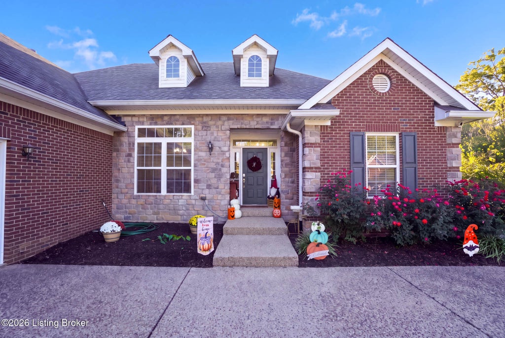 Photo of 528 Wood Lake Dr, La Grange, KY 40031 (MLS # 1732478)