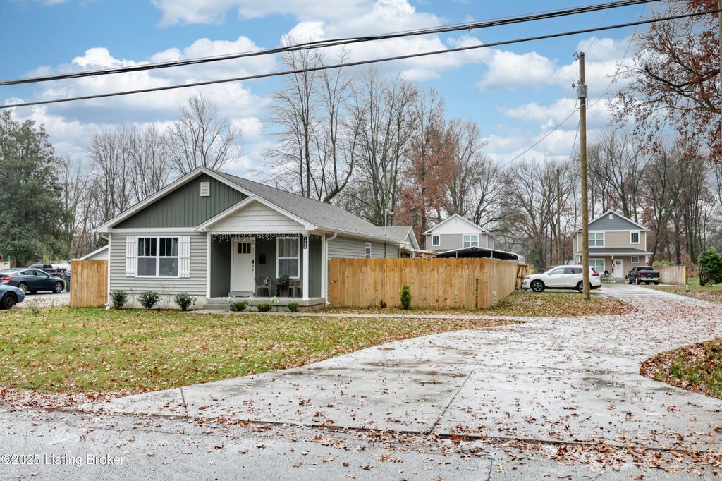 Photo of 1248 Helck Ave, Louisville, KY 40213 (MLS # 1704321)