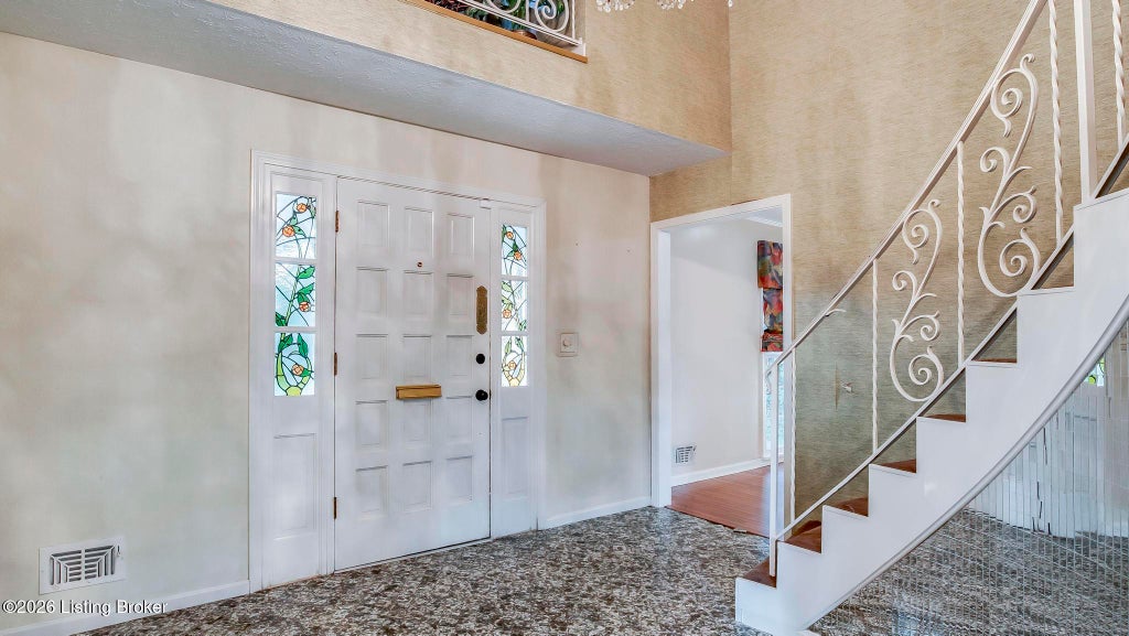 Photo of 5817 Prince William St, Louisville, KY 40207 (MLS # 1727743)