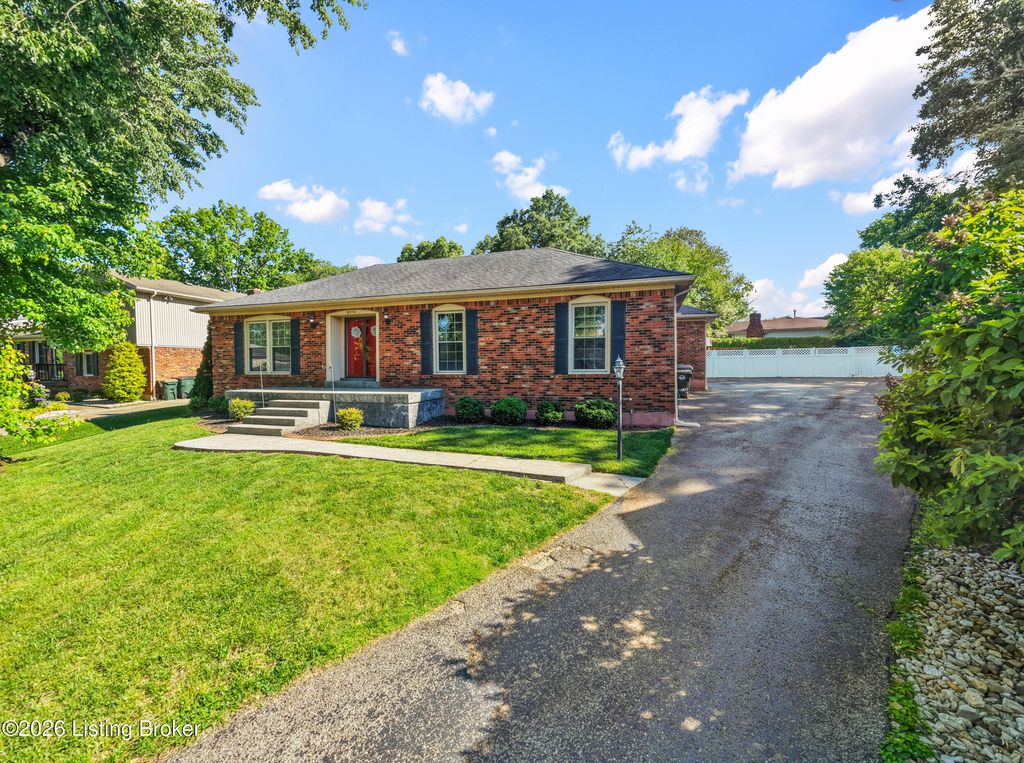 Photo of 8514 Amerivan Dr, Louisville, KY 40299 (MLS # 1716849)