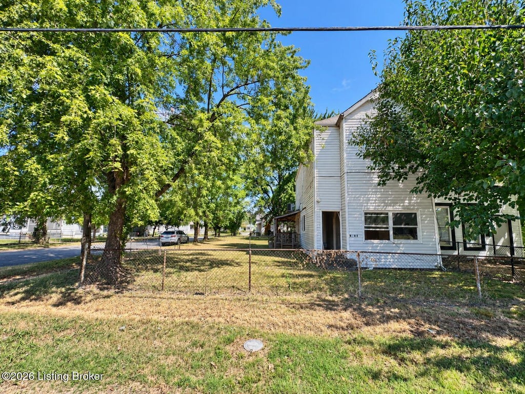 Photo of 2723 Saint Xavier St, Louisville, KY 40212 (MLS # 1729874)