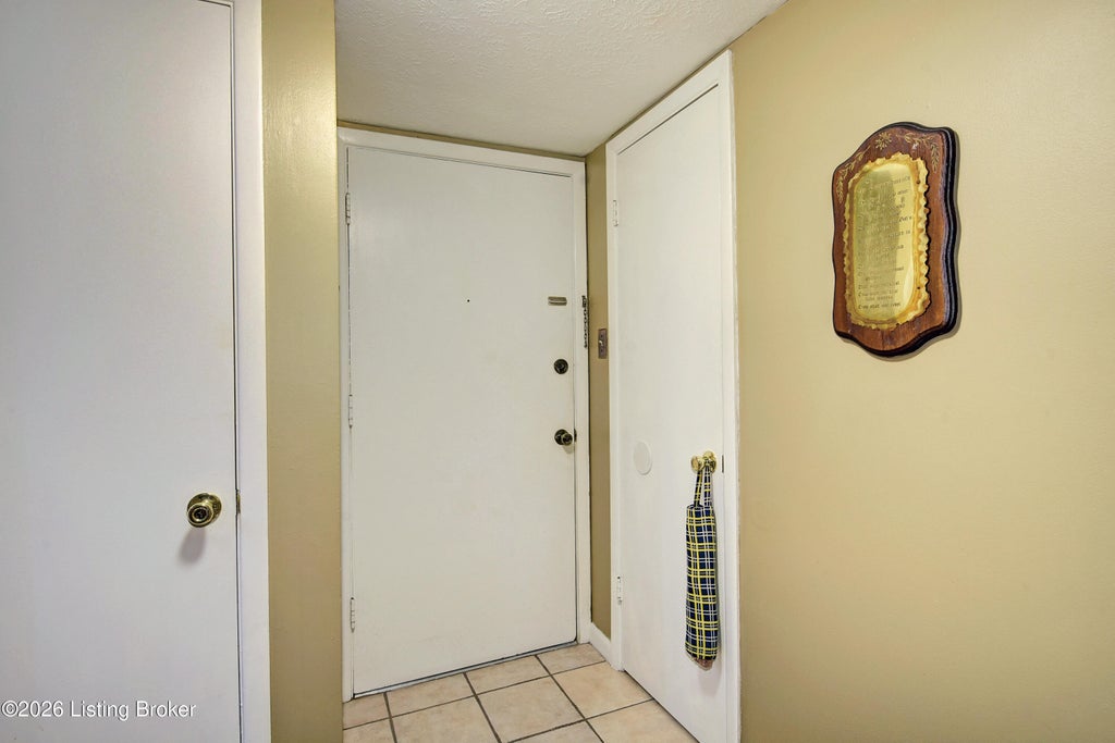 Photo of 1935 Gardiner Ln #APT E70, Louisville, KY 40205 (MLS # 1727823)