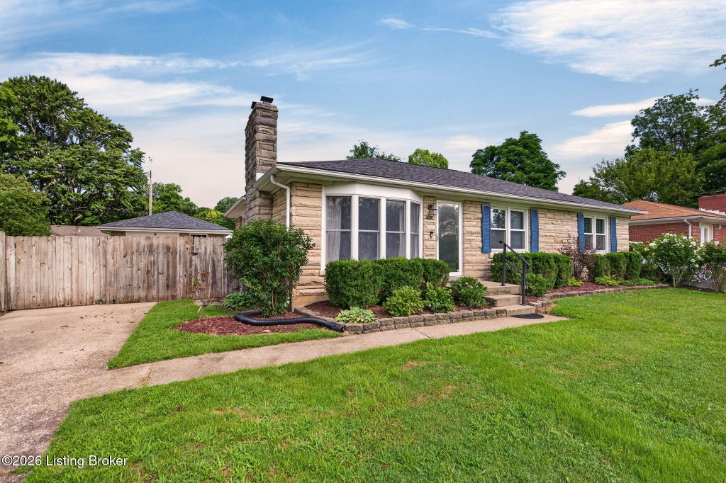 Photo of 9914 Prairie Dr, Louisville, KY 40272 (MLS # 1722296)