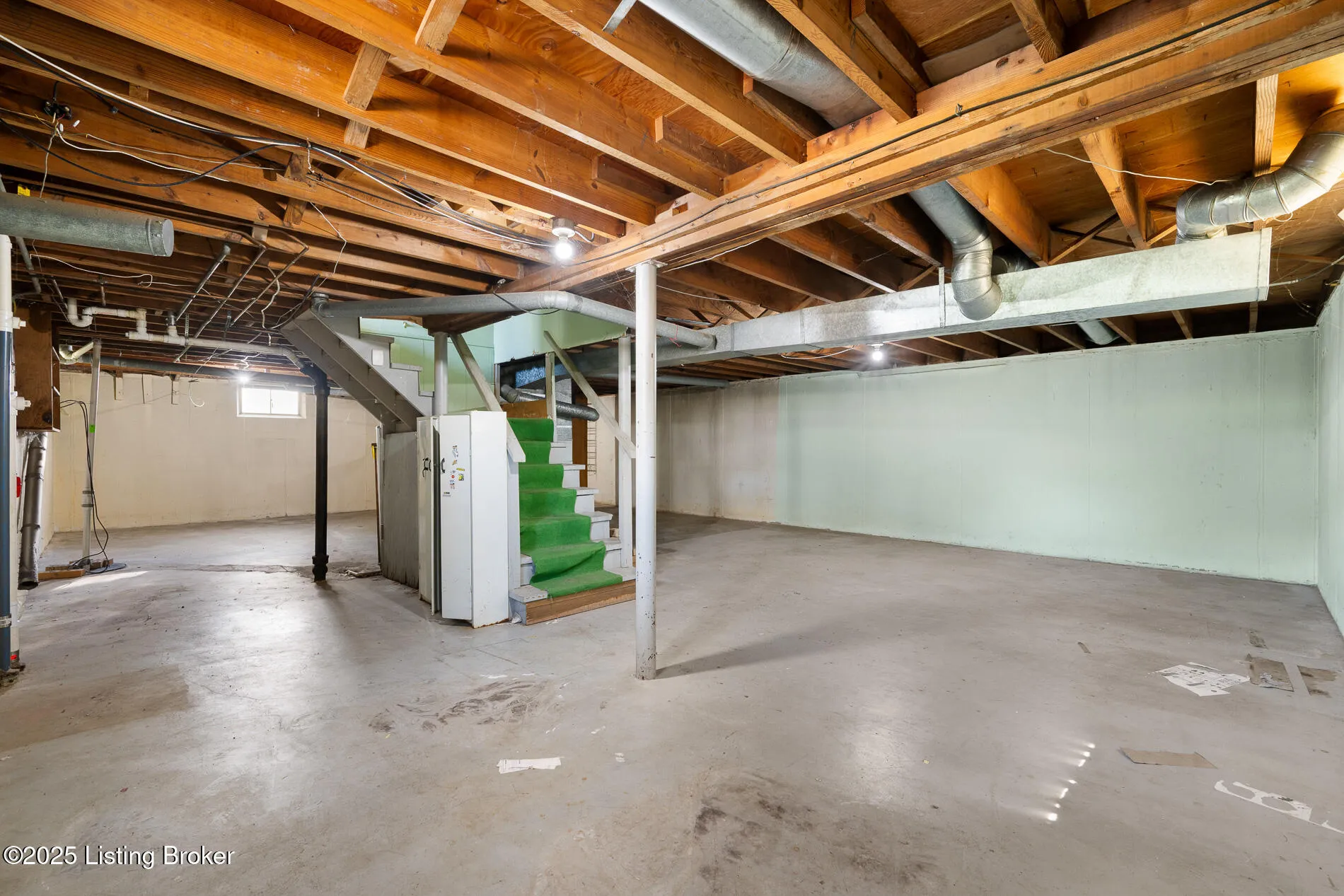 Louisville, Kentucky 40220, United States, 3 Bedrooms Bedrooms, ,1 BathroomBathrooms,Residential,Pending,209269