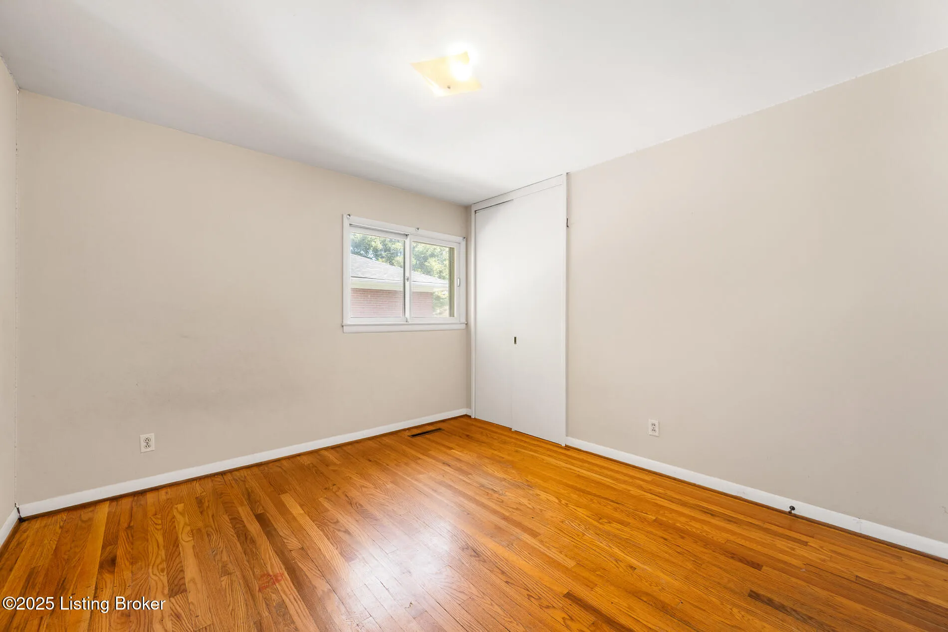 Louisville, Kentucky 40220, United States, 3 Bedrooms Bedrooms, ,1 BathroomBathrooms,Residential,Pending,209269