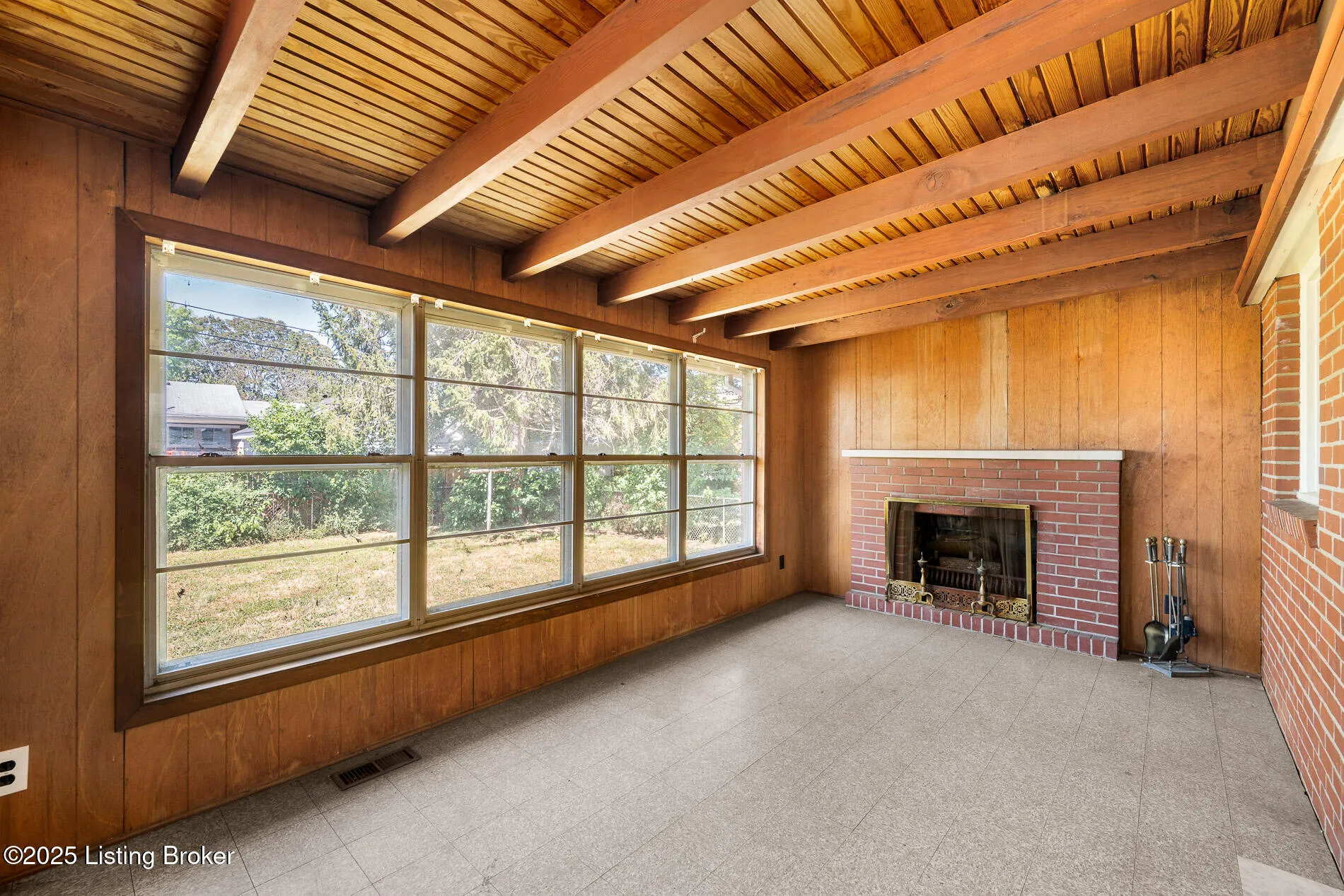 Louisville, Kentucky 40220, United States, 3 Bedrooms Bedrooms, ,1 BathroomBathrooms,Residential,Pending,209269