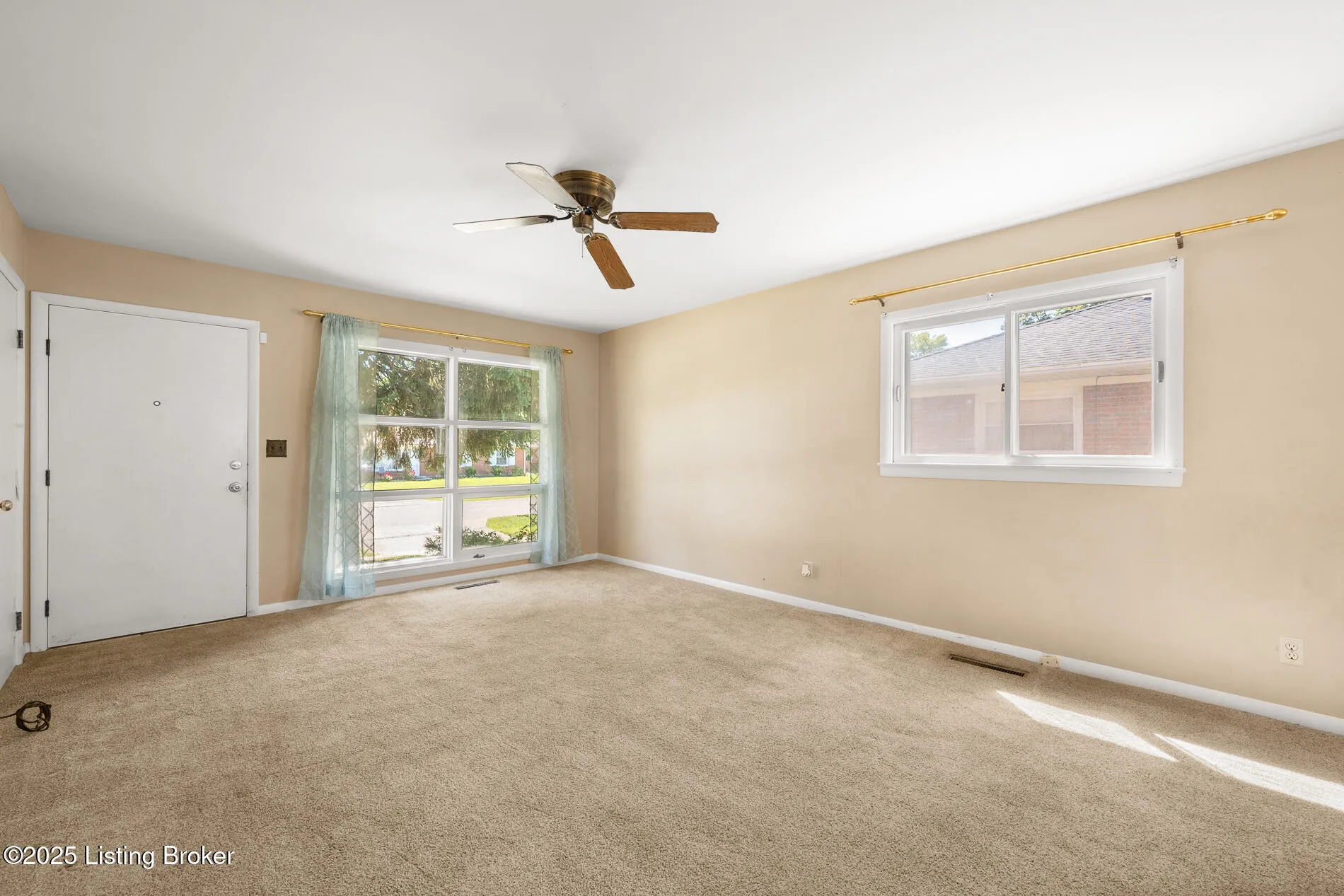 Louisville, Kentucky 40220, United States, 3 Bedrooms Bedrooms, ,1 BathroomBathrooms,Residential,Pending,209269